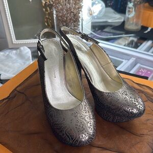 HALSTON HERITAGE sling back